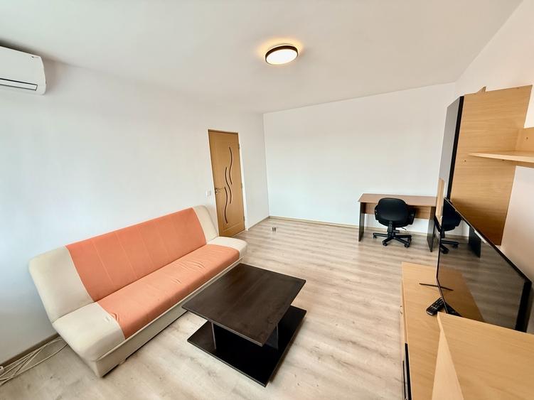 Apartament cu 2 camere semidecomandat în Grivița