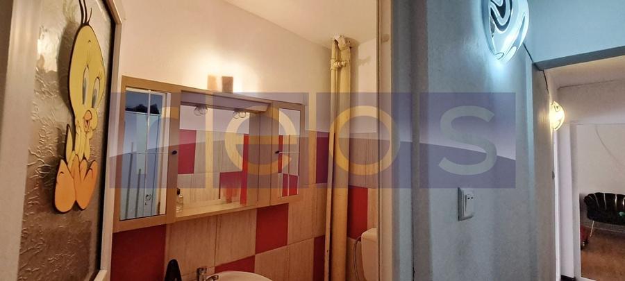 Apartament cu 4 camere decomandat, mobilat în Central