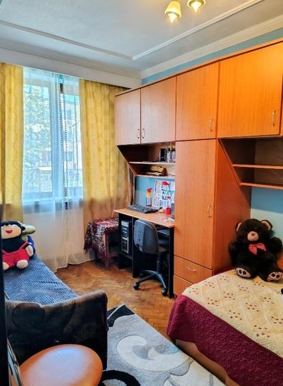 Apartament cu 3 camere decomandat, mobilat în Central