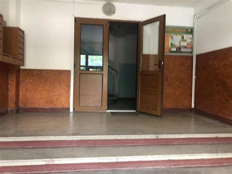 Apartament cu 4 camere decomandat, mobilat în Noua