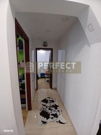 Apartament cu 3 camere semidecomandat în Vest