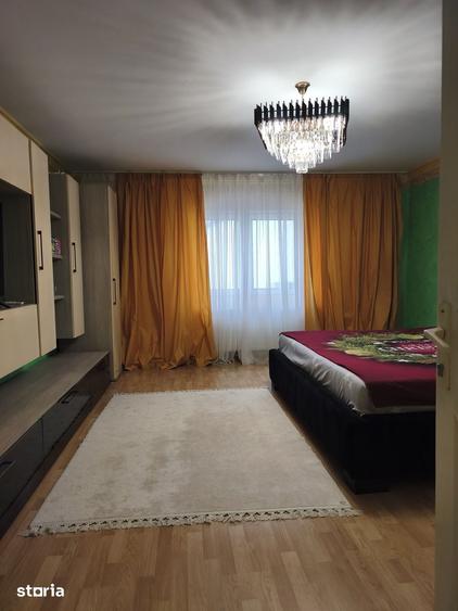 Casă cu 6 camere cu Teren 250 Mp în Tomis II