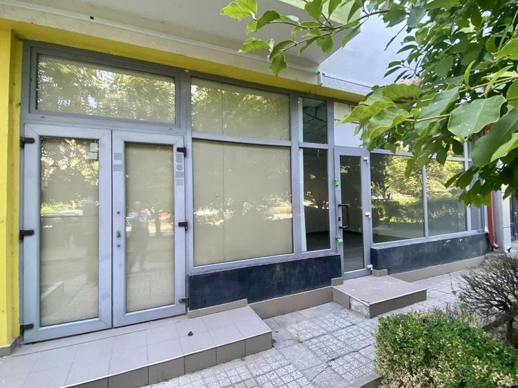 Spațiu comercial, de 62 mp, în Coman