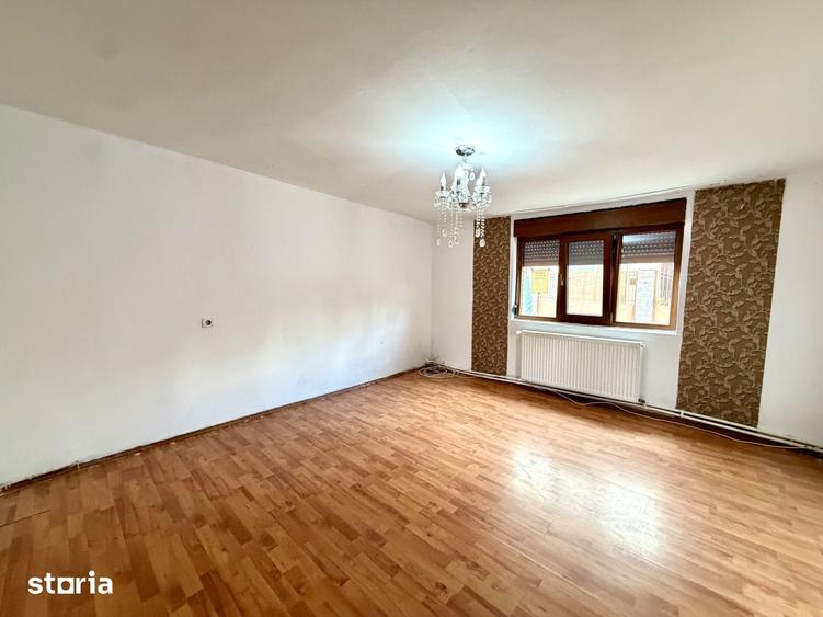 Casă cu 5 camere cu Teren 479 Mp în Ghirodei