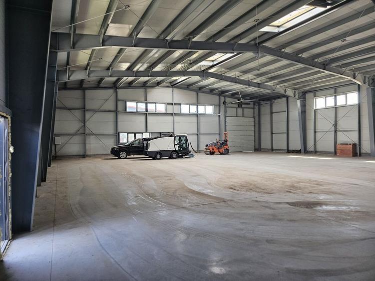 Spațiu industrial, de 585 mp, în Est