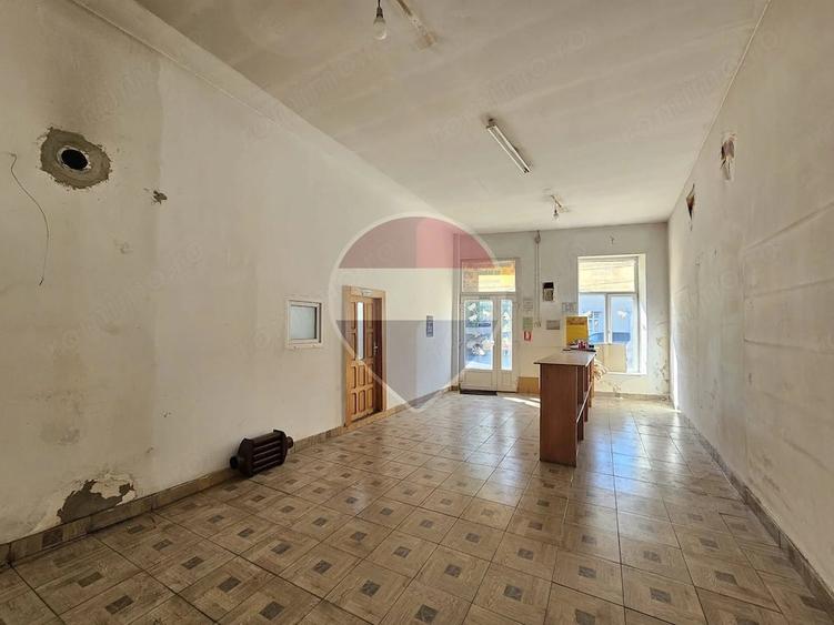 Apartament cu 4 camere decomandat în Central