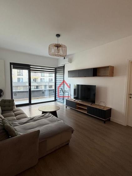 Apartament cu 2 camere semidecomandat, mobilat în Baza 3