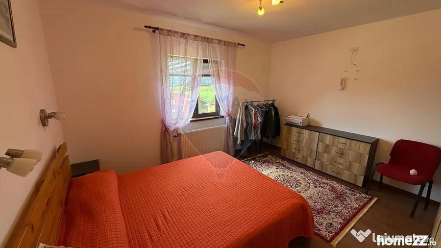 Casă cu 3 camere cu Teren 1667 Mp în Răcoasa