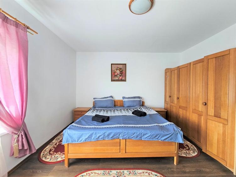 Apartament cu 6 camere semidecomandat, mobilat în Borhanci