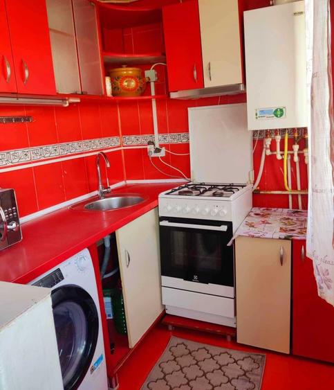 Apartament cu 3 camere semidecomandat în Ciric