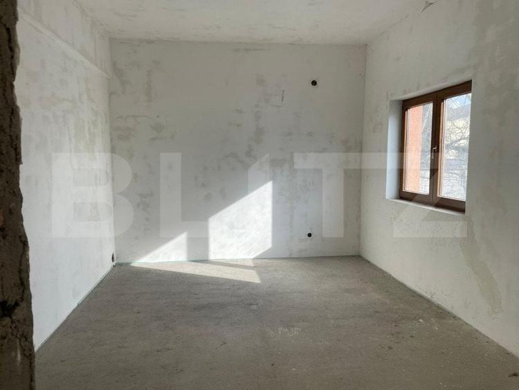 Casă individuală cu 5 camere cu Garaj în Dâmbul Rotund