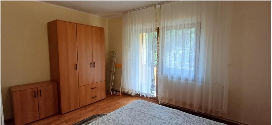 Apartament cu 3 camere decomandat, mobilat în Județean