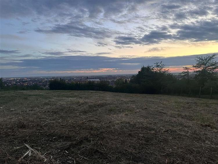 Teren Construcții intravilan de 685 mp, în Central