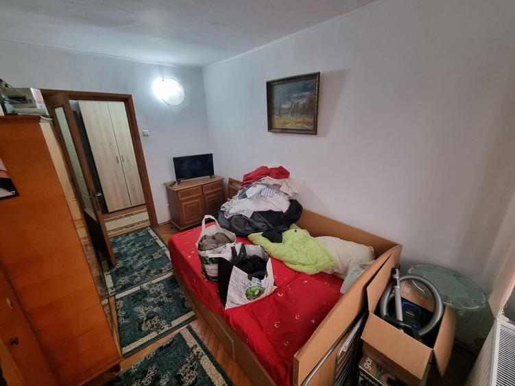 Apartament cu 3 camere decomandat, mobilat în Casa de Cultură