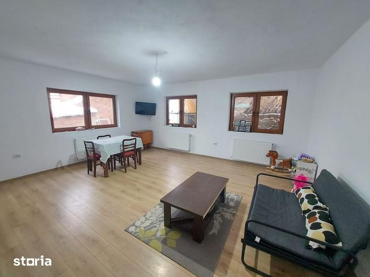 Casă cu 4 camere decomandat cu Teren 710 Mp în Poplaca