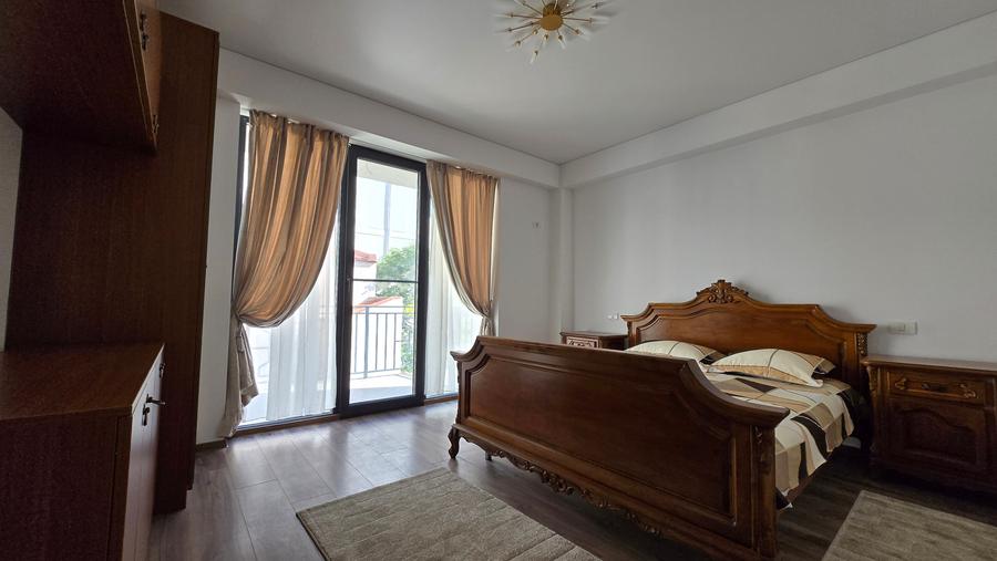 Apartament cu 2 camere decomandat în Peninsula