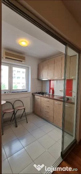 Garsonieră decomandată în Central