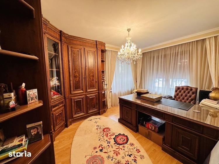 Casă cu 10 camere cu Teren 2000 Mp în Chiajna
