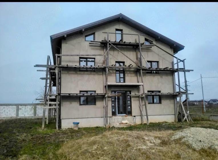 Casă cu Teren 1093 Mp în Central