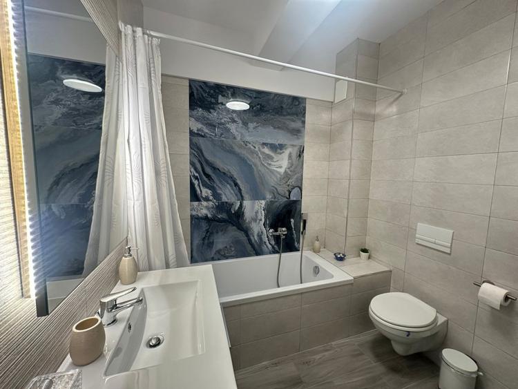 Apartament cu 2 camere decomandat, mobilat în Tractorul