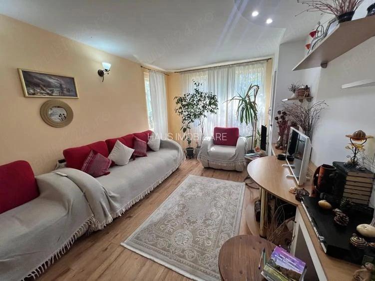 Apartament cu 3 camere decomandat în Far