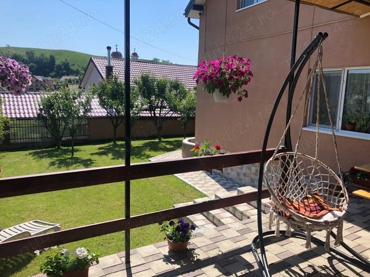 Casă cu 5 camere în Crișeni