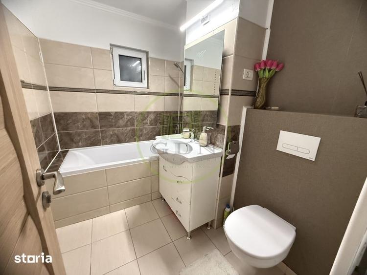 Apartament cu 3 camere decomandat, mobilat în Rovine