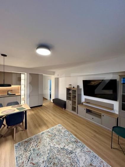 Apartament cu 3 camere semidecomandat în Gruia