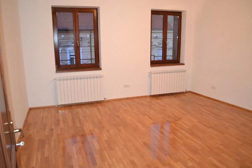 Spațiu comercial, de 67 mp, în Central