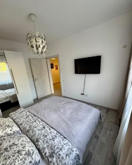 Apartament cu 3 camere decomandat, mobilat în Sânpetru