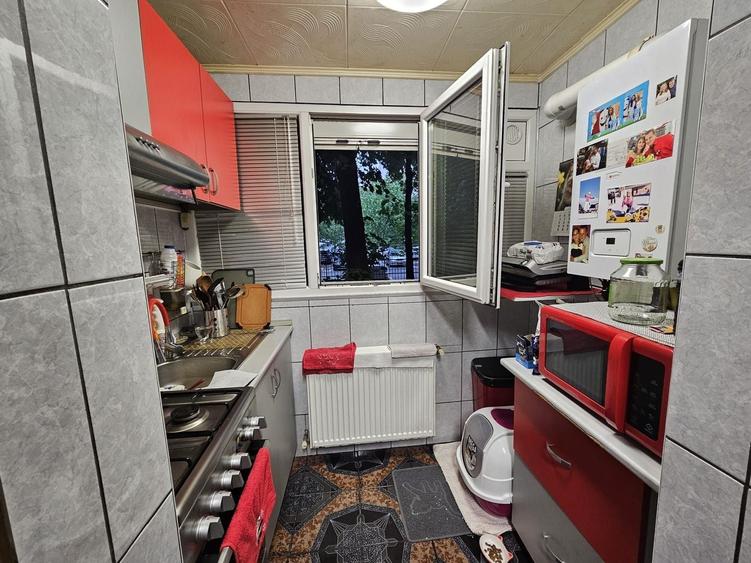 Apartament cu 3 camere decomandat, mobilat în Fizicienilor