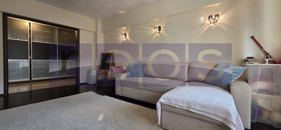 Apartament cu 4 camere decomandat, mobilat în Decebal