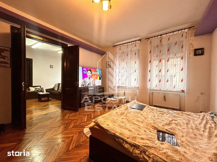Apartament cu 4 camere în P-ța Maria