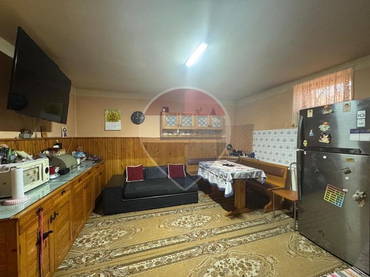 Casă individuală cu 4 camere cu Teren 1439 Mp în Semlac