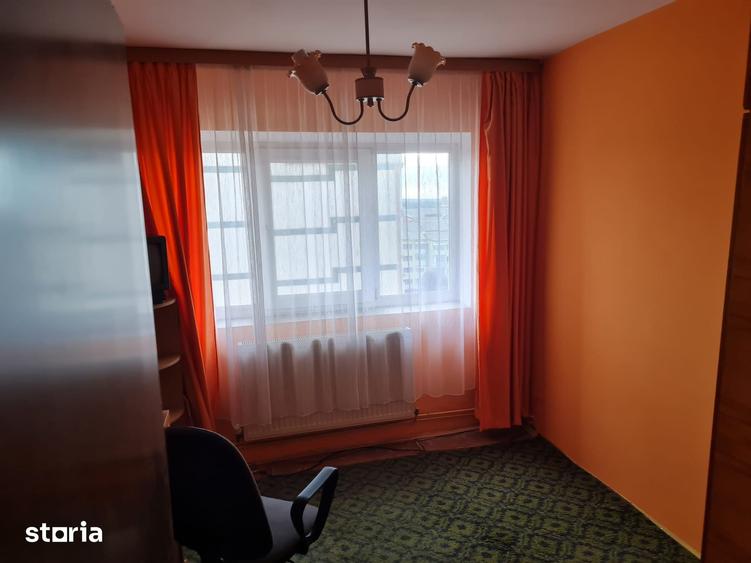 Apartament cu 3 camere decomandat în Micro 4