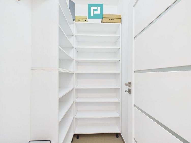 Apartament cu 3 camere semidecomandat, mobilat în UTA