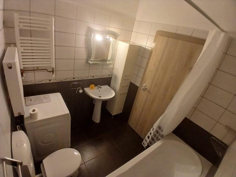 Apartament cu 2 camere semidecomandat, mobilat în Berceni
