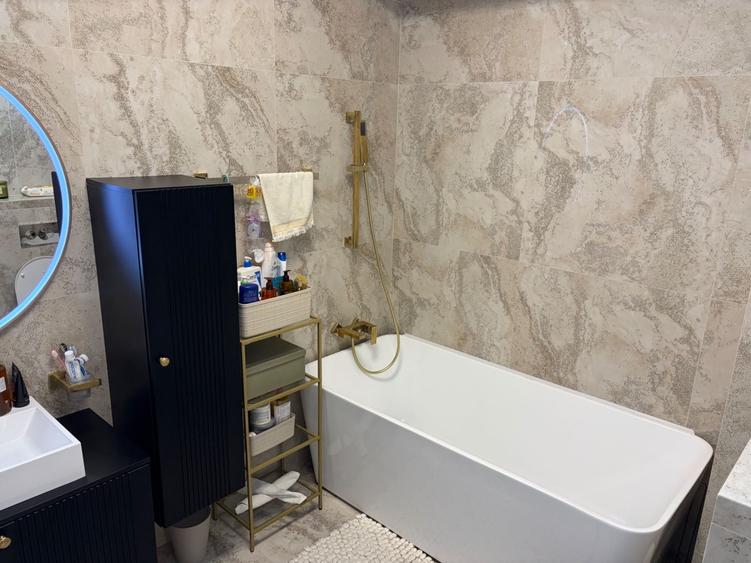 Apartament cu 4 camere decomandat în Central