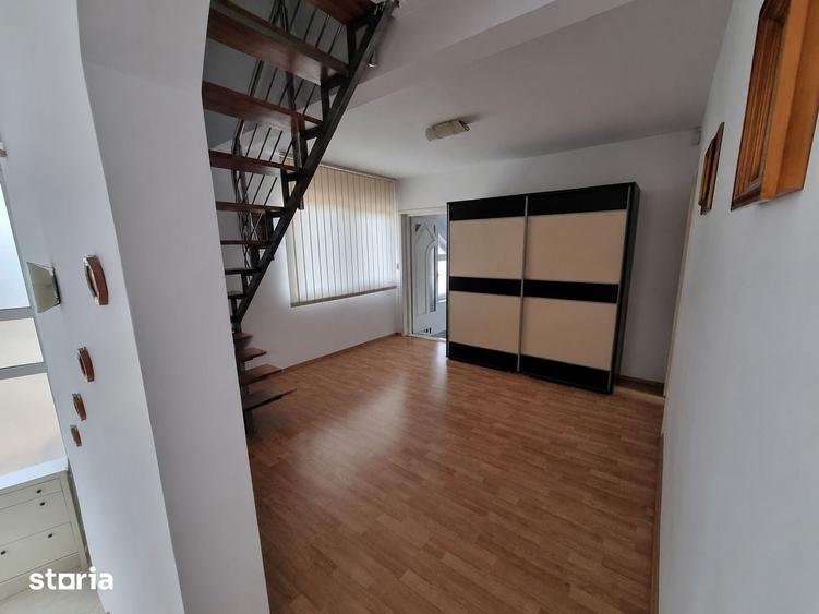 Casă cu 5 camere cu Teren 1000 Mp în Cristian