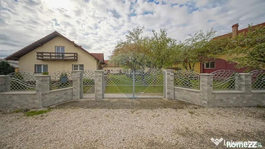 Casă cu 5 camere cu Teren 2633 Mp în Periferie