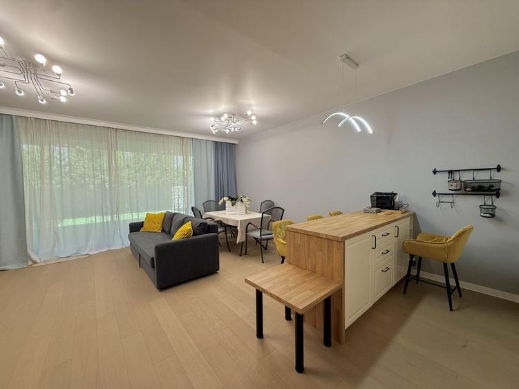 Apartament cu 3 camere decomandat, mobilat în Băneasa