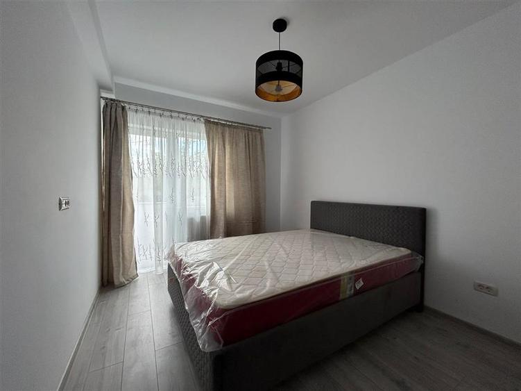 Duplex cu 4 camere cu Canalizare în Bucium