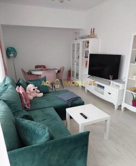 Apartament cu 2 camere decomandat, mobilat în Costin Georgian