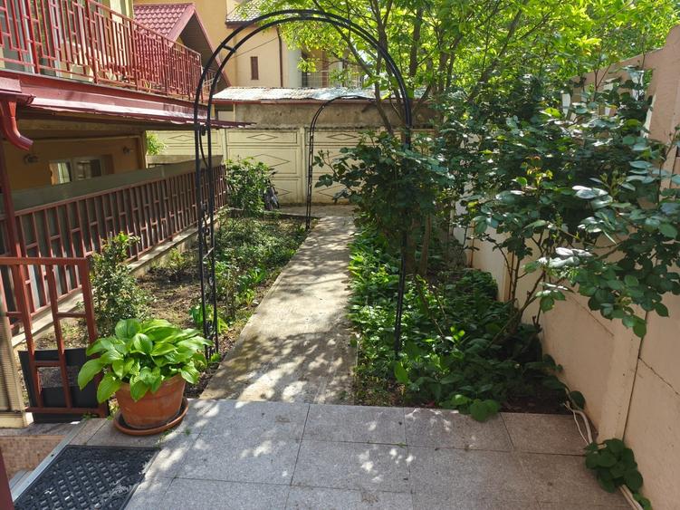 Apartament cu 2 camere semidecomandat în Olteniței