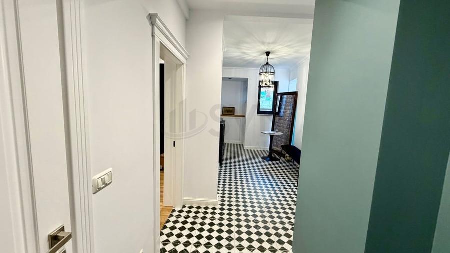 Apartament cu 4 camere decomandat, mobilat în P-ța Victoriei