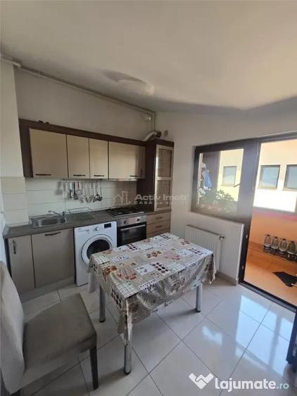 Apartament cu 2 camere semidecomandat în Tei