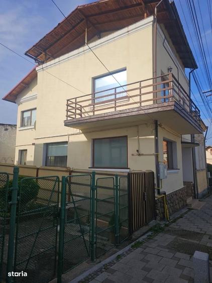 Casă cu 3 camere în Curtea de Argeș