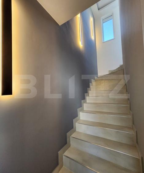 Duplex cu 4 camere semidecomandat cu Teren 50 Mp în Florești