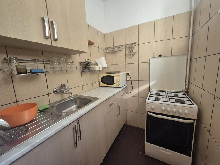 Apartament cu 3 camere semidecomandat în Trivale
