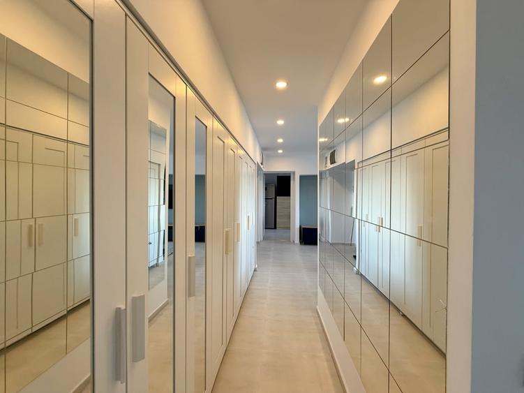 Apartament cu 3 camere semidecomandat, mobilat în 1 Mai